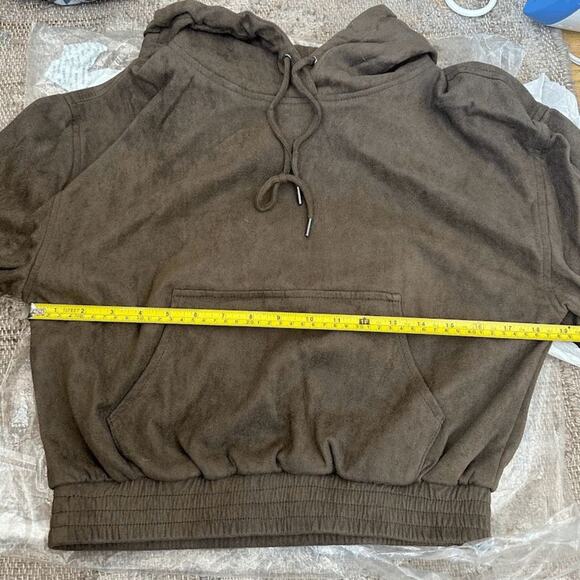 NWT Blanknyc Womens Taupe Faux Suede Pretty Heart Pullover Sweatshirt Size M - Picture 8 of 10